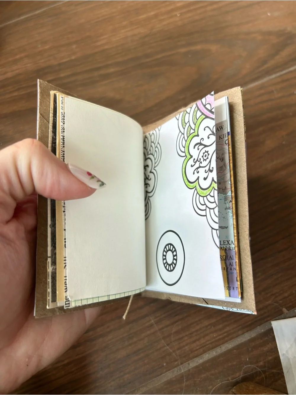 Mini junk‎ journal